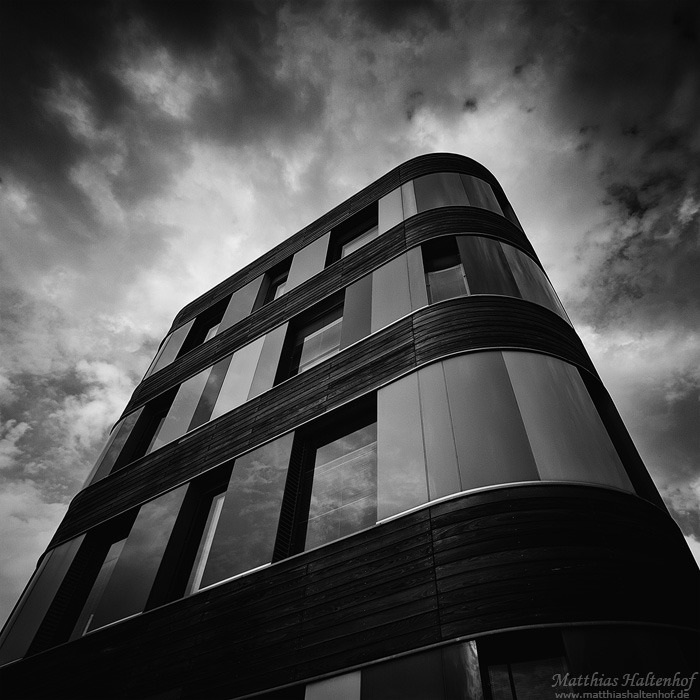 black-and-white:  tower | by slamdunker 