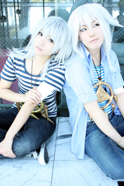 kukuburra:  karnimolly:  Probably the best cosplay of Ryo and Bakura I’ve ever seen. (While we’re at it, whose idea was it to call Bakura “Bakura” when it’s just Ryo’s last name? @^@ Somehow this fandom is so gigantic that it became pretty