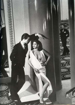 girls-will-be-boys:  Helmut Newton’s “Woman