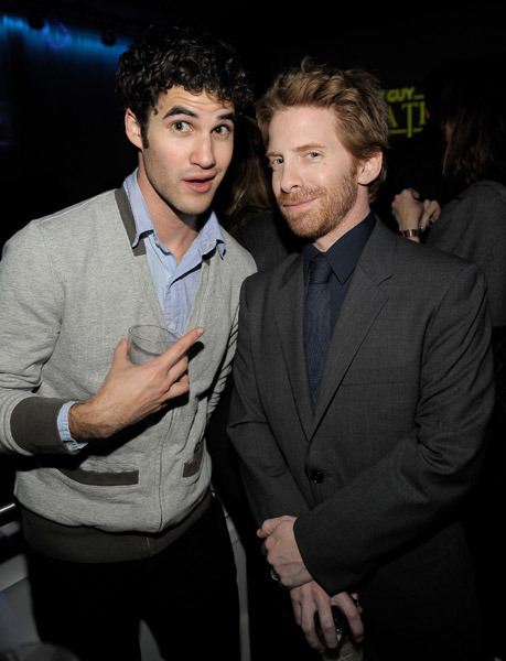 sarahsupastar:  OH MY AKGHFGHTKGLT….. SETH GREEN AND DARREN CRISS IN A PICTURE
