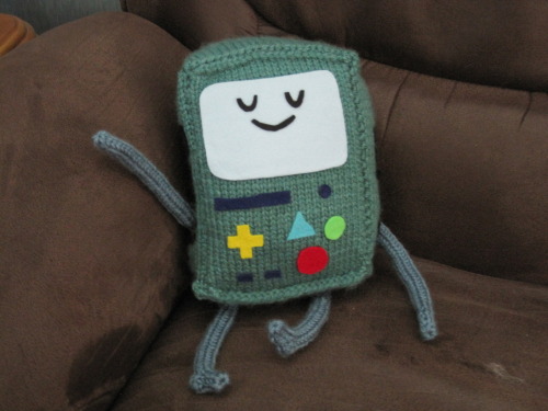 squidmama: geolmuse: I kept forgetting to post this!  I made my friend Sean a plush BMO from Ad