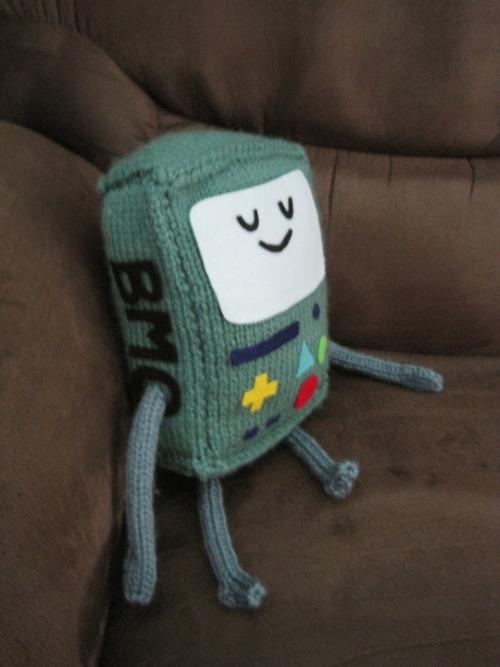 squidmama: geolmuse: I kept forgetting to post this!  I made my friend Sean a plush BMO from Ad