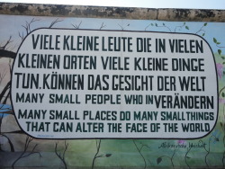 tinatravel:  East side gallery, Berlin  Zacznijmy