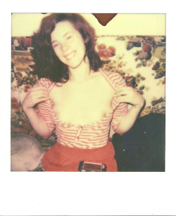 theresnoplacelikeyourmouth:  Polaroid light