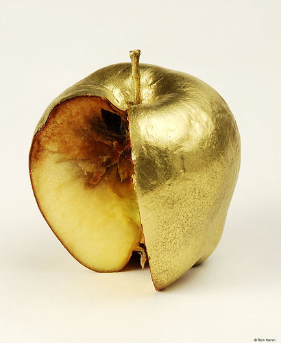 kiss-it:  you might be pretty on the outside, but it’s a shame it’s not the same on the inside. 