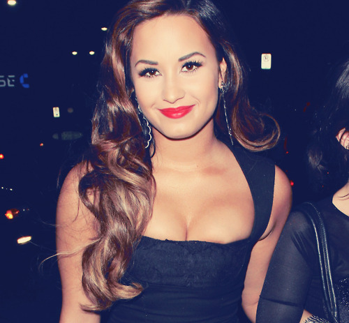  Se tivéssemos como voltar atrás, nunca iríamos seguir em frente.  Demi Lovato 