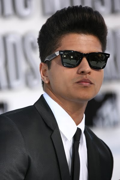 O gelo está derretendo a sua volta, pois existe uma chama entre nós   - Bruno Mars