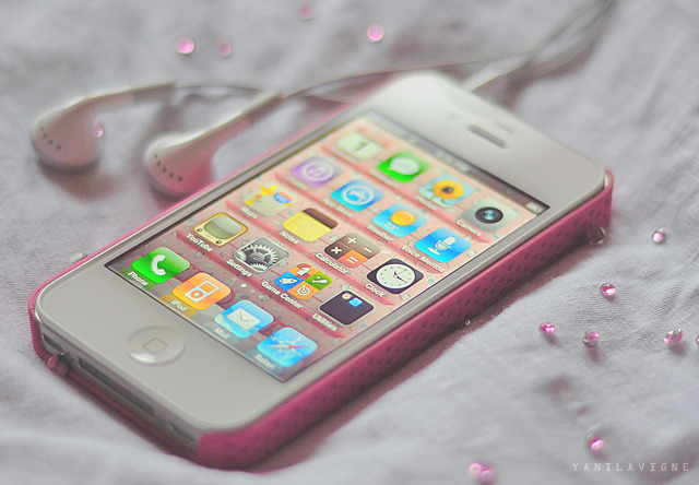 yanilavigne:  My new phone:)