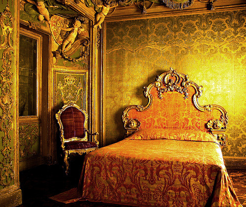 Black baroque bed