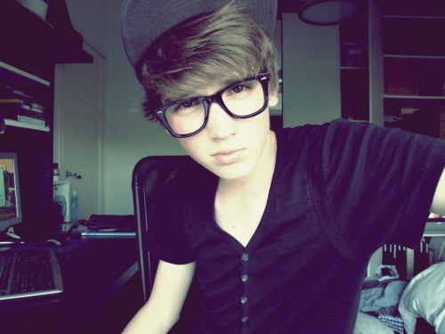 cuteguyss:  Submitted by lalalalafucky0u 
