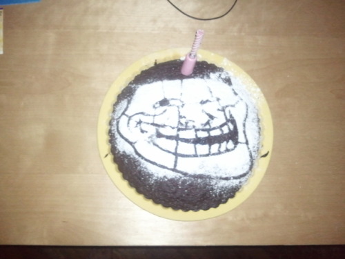 Oggi è il mio compleanno: faccio 26 anni e la mia ragazza mi ha fatto la torta di compleanno più bel