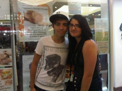 -nathansykes:  idecidedyoulookwellonme:  me and nathan earlier :)  omfg he’s so sexy and you’re so pretty. :o  Wow! Nath looks beaut!
