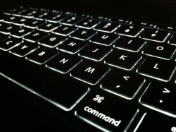 nemoi:  Backlit keyboard (via kawabata)