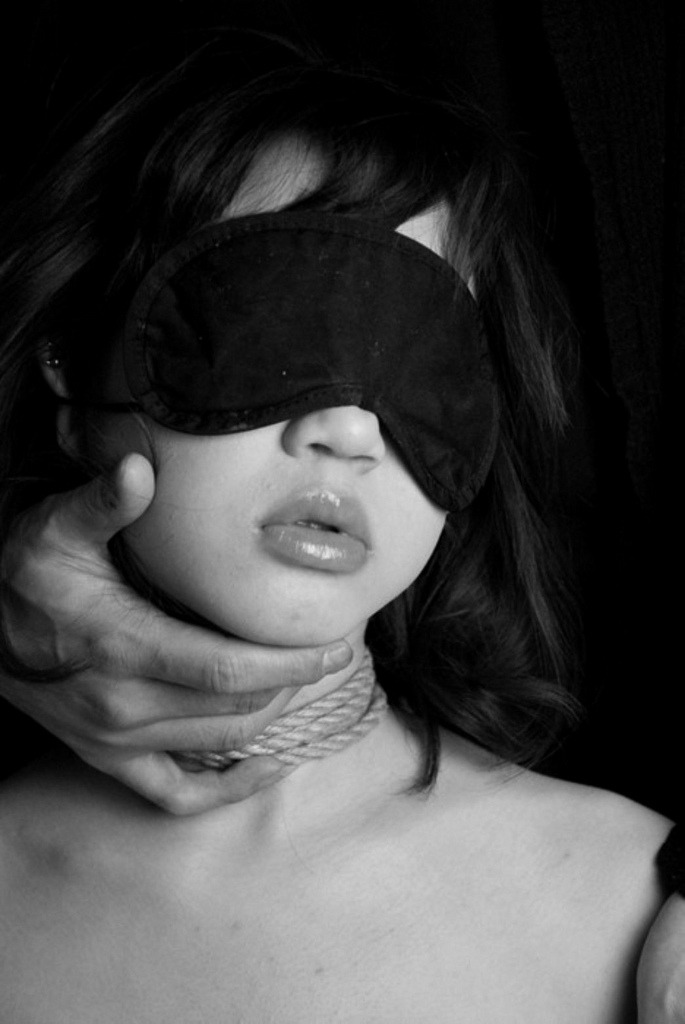 bornkoshka:  Mon Bor- I can feel her pulse race, it is not out of fear of the rope