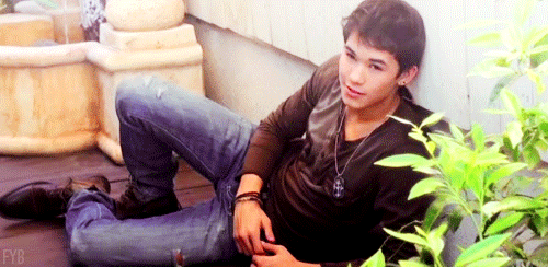 omgoshxlawnvee:  babe. &lt;3 