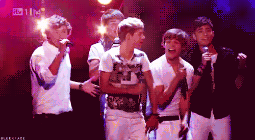 gottabecarrots:  harrystylesinamankini:  Harry looks like a Dad who’s drunkenly