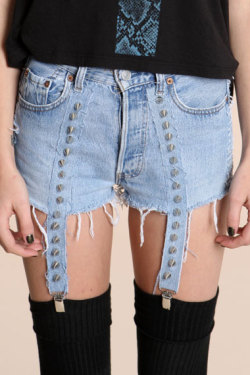 xxredrum:  gothcum:  someone buy me these ok  ^^  dead.