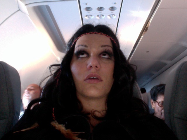 Sharing some of the pics of me o the plane on my way to NY&hellip;. Algunas fotos