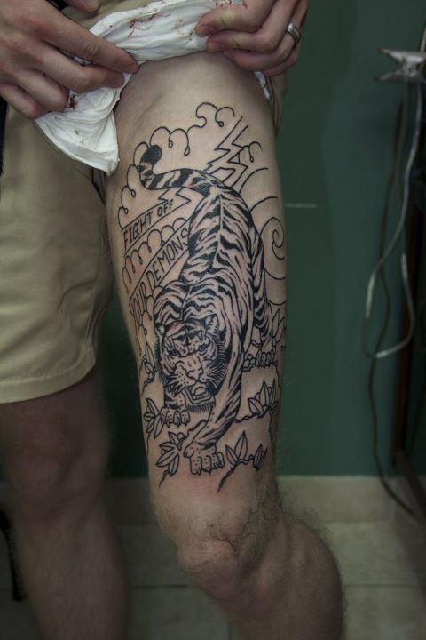 Here it is, the outline of Dave’s new tattoo. It is gonna look so ridiculous with the color..
artist: Kike Castillo