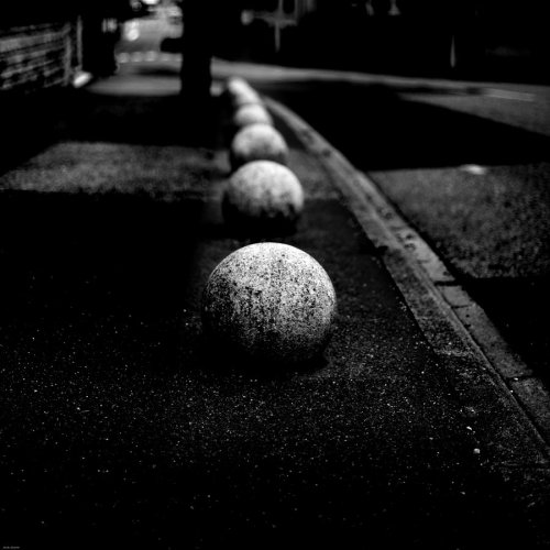 black-and-white:  dot dot dot | by scheinbar 