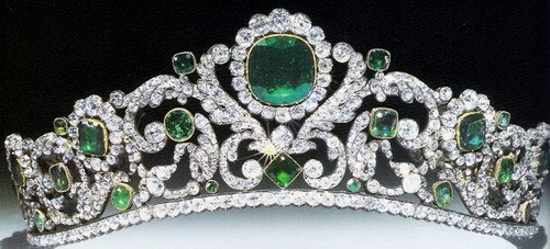 monarchiesoftheworld:  The emerald and diamond tiara of Marie-Thérèse-Charlotte,