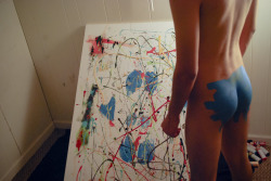 nakedez:  butt painting 