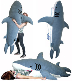 tristyntothesea:   Shark Sleeping Bag   Why isn’t this in my life?!  You want I should buy it for you?