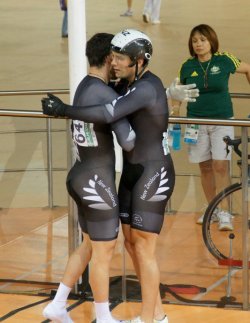 2ndskinn:  love a bubble butt covered in clinging lycra! 