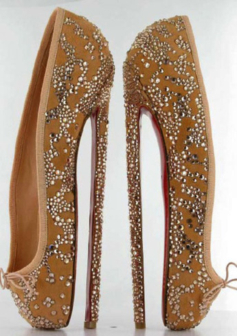 So beautiful. I’d love to slip my feet into a pair of these! americangothgirl:dailydirtydiary:
