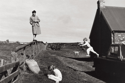 Paul, Stella and James shot by Linda Mc Cartney, Scotland 1982