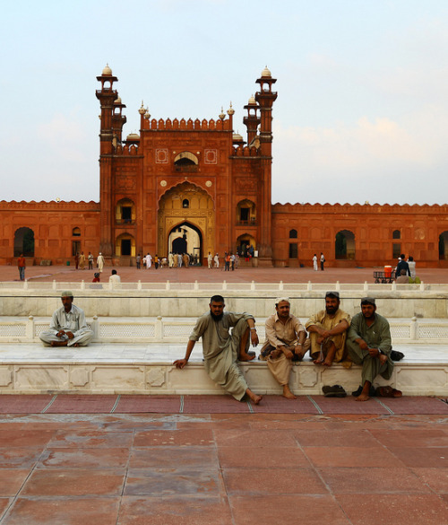 souls-of-my-shoes:  men at the mosque 