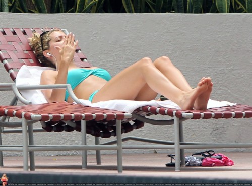 Ashley tisdale bikini sarah hyland