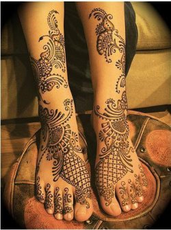 hennamendhi:  musingsandscribbles:  i want someone special to cover my body in mendhi 