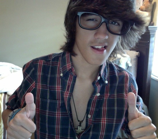 thissnigguh:  This photo made me Tumblr Famous. omg my hair was so long