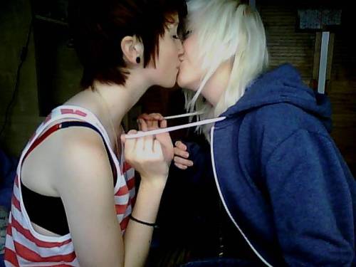 lesbiansftw:  they’re so cute! 