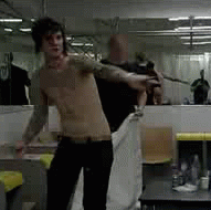 Aula de dança com Avenged Sevenfold.