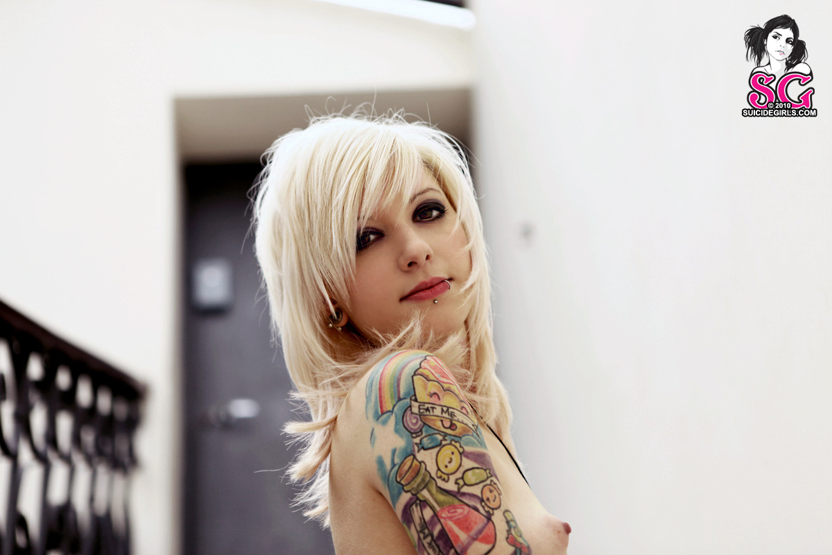 adrixn4l:  Maia Suicide - Stairway to Heaven