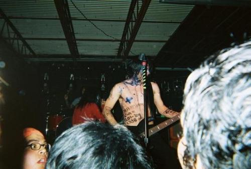 emodiedin2009: fakesandlies:  Day 03: A concert picture you took yourself. It’s Wes Borland when he 