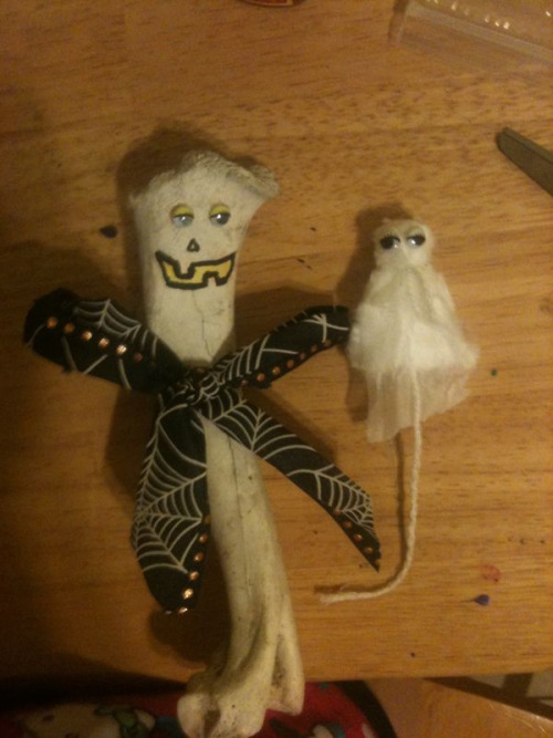 rhinestoneapplebottoms:  The lazy eyed ghost of my period’s past   god
