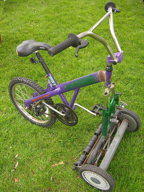 fuckyeahweirdbikes: Hybrid drive by Telstar Logistics on Flickr. Lawnmower bike. This one looks func