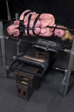 extreme-bondage.tumblr.com post 12840215724