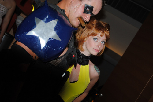 DSC_0350 by SamHeartsArt on Flickr.
DragonCon 2011: I found a comedian!
photo by Sam Mitchell