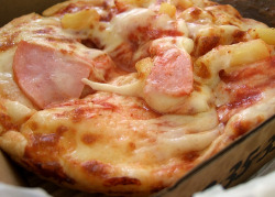 ffoodd:  Hawaiian Pizza (by My Little Rascal)