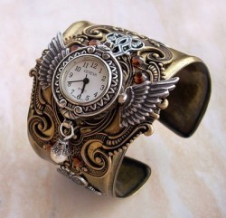 imaginaryenemy-:  slatios:  wallabri:  /grabbyhands  Goddamn, those are amazing  I never wear watches but holy shit, they are incredible! 