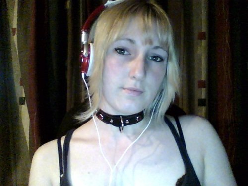 thesinofpride:  A photo for a friend. Look, I have my collar! Happy tiemz.  Gosh I miss you <3