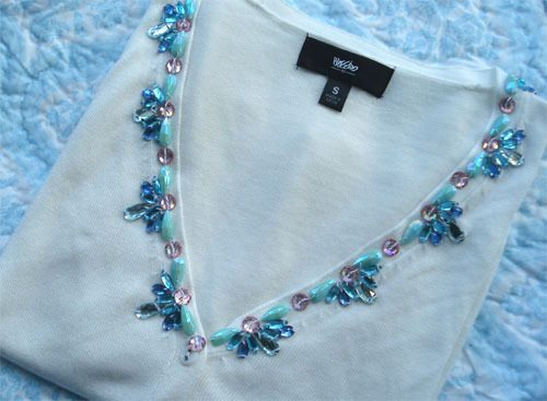 Sparkly Sweater | Such Pretty Things
I always look at the pretty jewels and things in the craft stores but don’t know what to do with them, but now I do! This is a truly stunning cardigan, and so easy to make. I have a few plain cardigans that would...