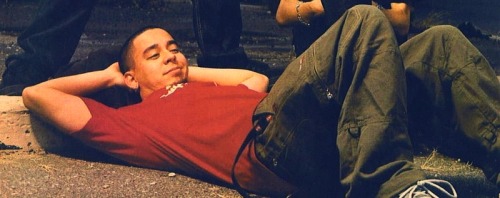 blaack-bl00d:i-rather-be-dead-than-cool:look at him just laying on the street , he’s totally trying 