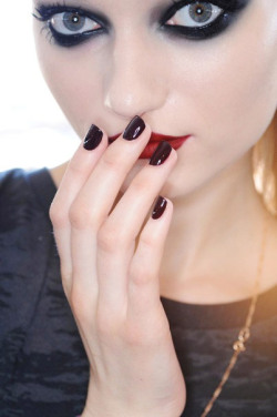 couturecourier:  I’m loving dark nails!