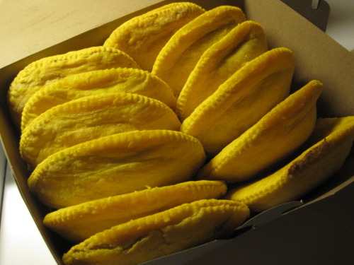 kcdworld:  macncheesegauwddess:  kcdworld:  WAIT DAMN ITTHERE ARE VEGETABLE ONESWHEN DID THIS HAPPENWHY NO ONE TOLD MEHOW COULD THIS BE  What are these? They look like deliciousness  Jamaican beef patties