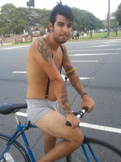 jonnypee:  PHILADELPHIA NAKED BIKE RIDE 2011